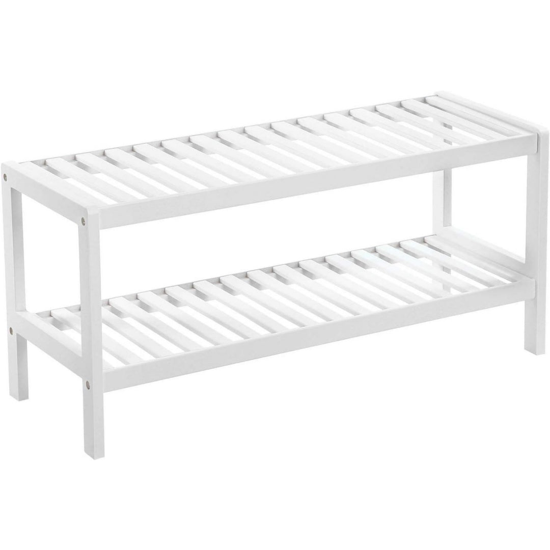 Soluzione funzionale scaffali portascarpe in legno bianco
